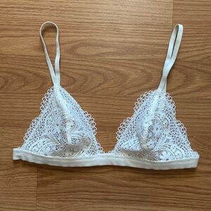 ❤️ Victoria’s Secret White Lace Bralette Size Small